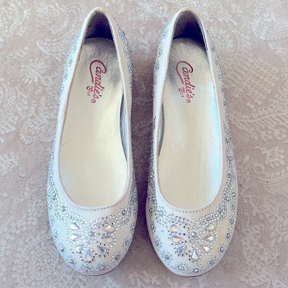 Never Worn Candie’s Girl Bejeweled Rounded Toe Formal Slip On Flats Beaded Gems - Picture 2 of 14